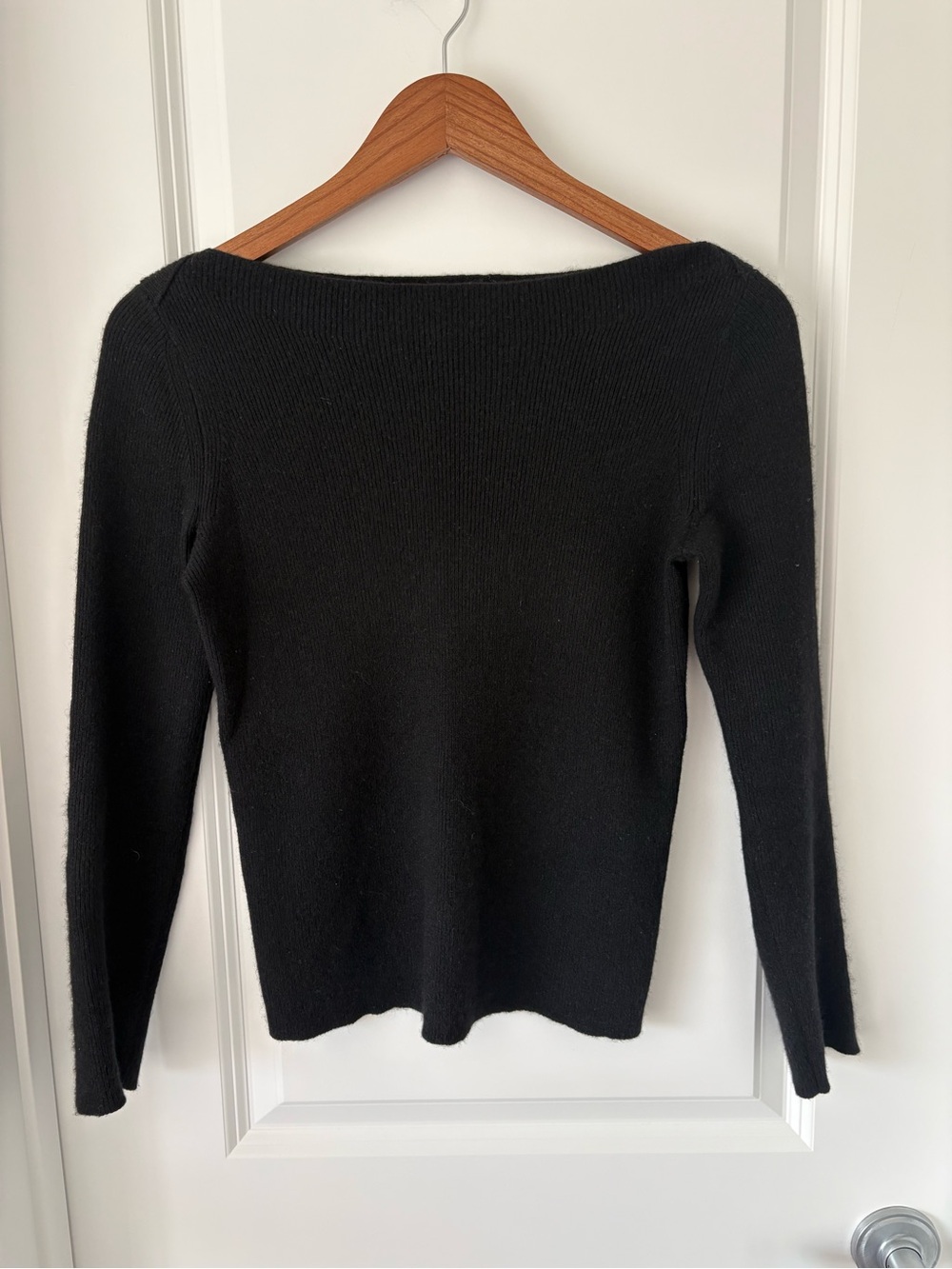 100% Cashmere Blue Erdos Black Straight Neckline Sweater